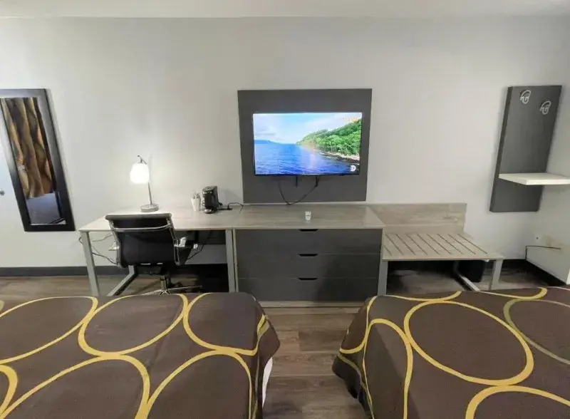 Pigeon Forge Motor Lodge - front desk